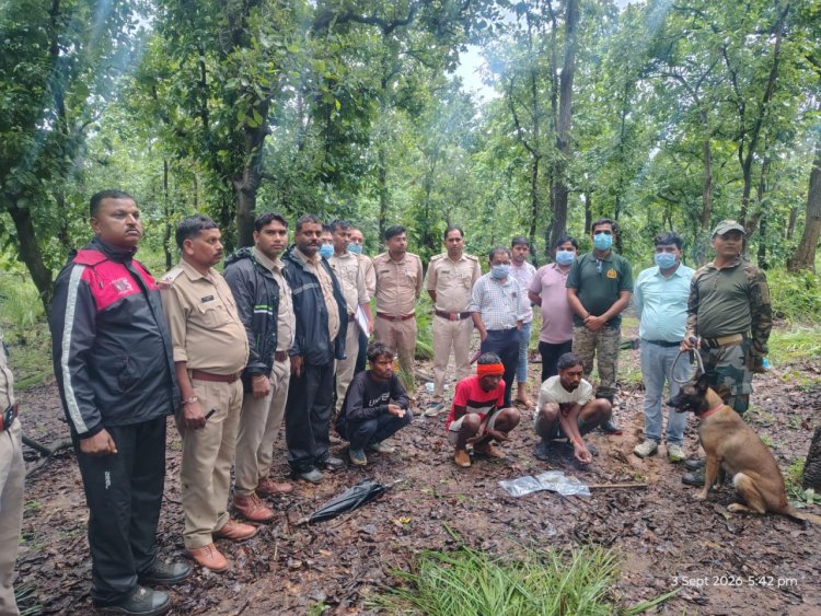  मृत भालू के नाखून काटकर ले जाने वाले दो आरोपी गिरफ्तार