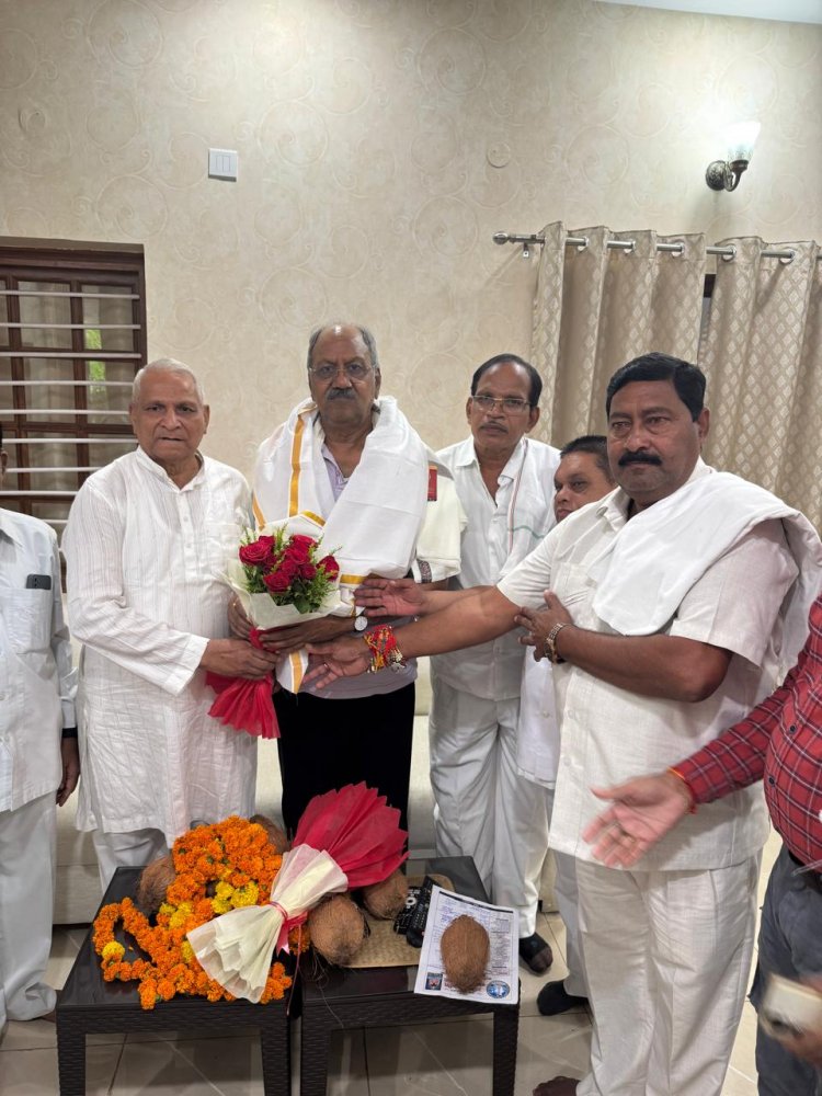 अखिल भारतीय सतनामी महासभा के राष्ट्रीय अध्यक्ष राजमहंत दसेराम खाण्डे के नेतृत्व में मिले प्रतिनिधिमंडल ने सांसद बृजमोहन से की भेंट