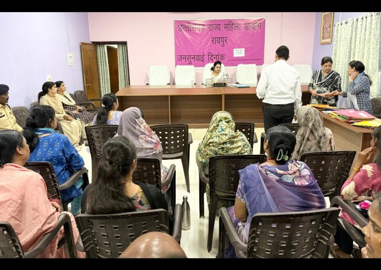 महिला उत्पीड़न से संबंधित 34 प्रकरणों को सुनवाई हेतु रखा, जिसमें 23 प्रकरणों की सुनवाई की गई व 08 प्रकरण नस्तीबध्द किये गये।