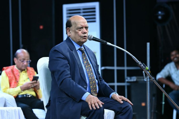  चक्रधर समारोह में पद्मश्री सुरेंद्र शर्मा ने हास्य-व्यंग्य से खूब गुदगुदाया
