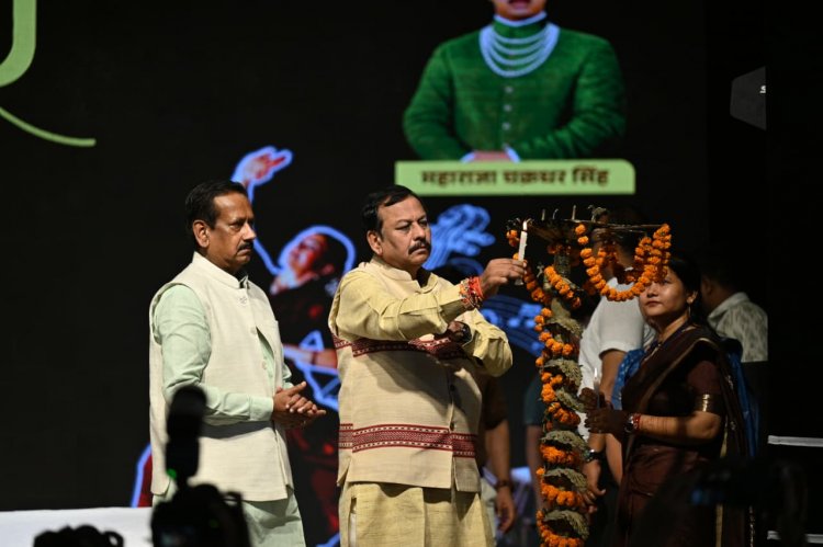 छठे दिन चक्रधर समारोह में सांसद  विजय बघेल ने किया दीप प्रज्वलन