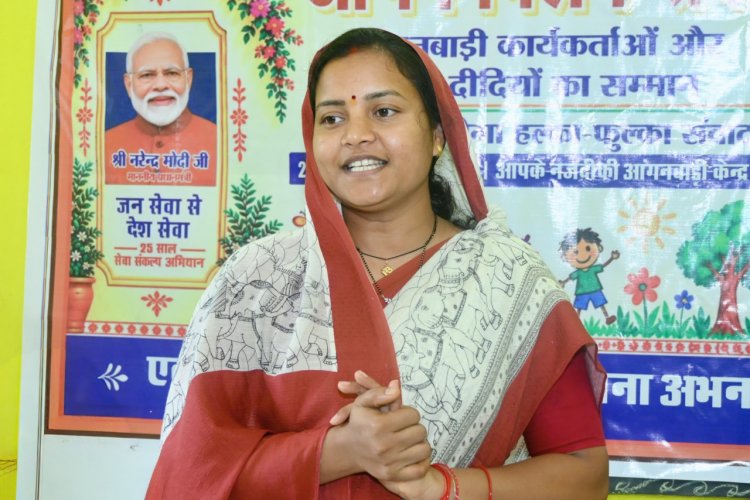  मंत्री श्रीमती लक्ष्मी राजवाड़े ने आंगनबाड़ी केंद्रों में बच्चों को कराया न्योता भोज, माताओं को भेंट किए मुनगा के पौधे