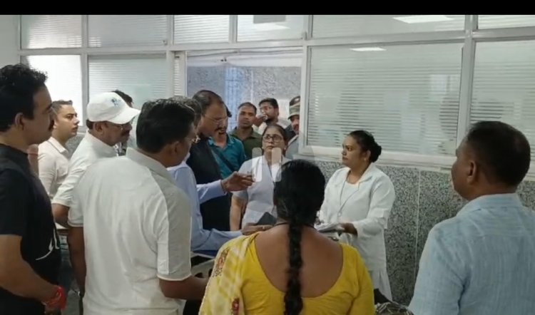 मंत्री का सरप्राइज दौरा   सुबह-सुबह सिम्स पहुंचे स्वास्थ्य मंत्री श्याम बिहारी जायसवाल।