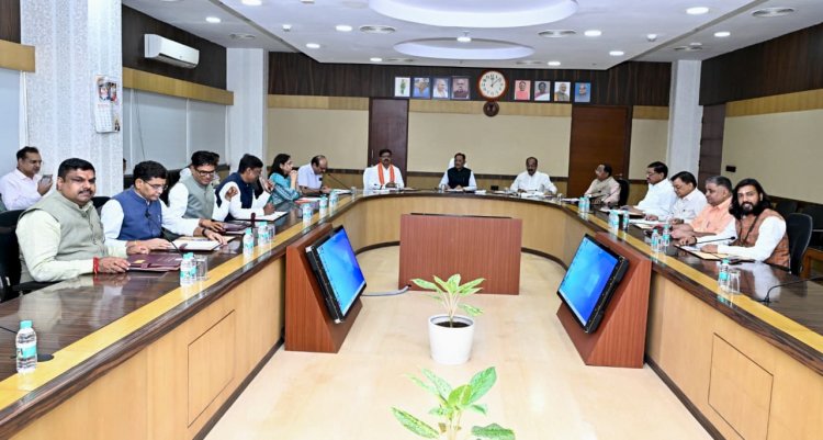 मुख्यमंत्री  विष्णु देव साय की अध्यक्षता में आज यहां मंत्रालय महानदी भवन में आयोजित कैबिनेट की बैठक में अनेक महत्वपूर्ण निर्णय लिए गए -