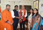राज्यपाल श्री डेका से कामधेनु विश्वविद्यालय के कार्य परिषद सदस्यों ने की भेंट