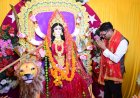 वित्त मंत्री एवं रायगढ़ विधायक  ओ.पी. चौधरी ने शारदीय नवरात्रि के पावन अवसर पर रायगढ़ शहर के विभिन्न स्थानों पर स्थापित दुर्गा पूजा पंडालों में पहुँचकर माँ दुर्गा की विधि-विधान से पूजा-अर्चना की।