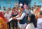 बस  हादसे में मृत यात्रियों के घर-घर पहुंचे स्वास्थ्य मंत्री श्याम बिहारी जायसवाल, पुष्प अर्पित कर दी श्रद्धांजलि