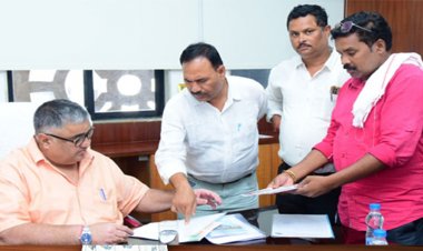मंत्री अग्रवाल ने विभिन्न क्षेत्रों से पहुंचे नागरिकों की सुनी समस्याएं और सुझाव, अधिकारियों को दिए त्वरित समाधान के निर्देश