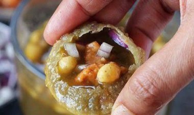 पानी पूरी खाने में इतनी स्वादिष्ट व् मजेदार होती है की हर कोई इसे खाने का दीवाना है |पानी पूरी बनाने की विधि |