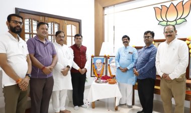 महात्मा गांधी और पूर्व प्रधानमंत्री लालबहादुर शास्त्री की जयंती पर भाजपा ने किया नमन