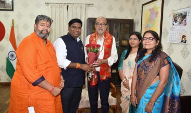राज्यपाल श्री डेका से कामधेनु विश्वविद्यालय के कार्य परिषद सदस्यों ने की भेंट