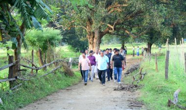 हाथी प्रभावित गांवों में पहुंचे पर्यटन मंत्री राजेश अग्रवाल, ग्रामीणों से मिलकर जाना हाल, अधिकारियों को दिए त्वरित राहत के निर्देश