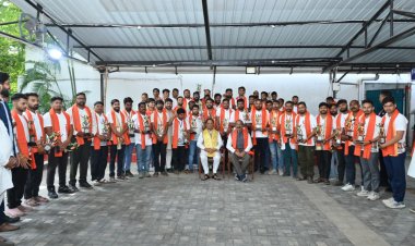 मुख्यमंत्री श्री साय ने किया प्रदेश के वाराणसी से वडनगर गए भाजयुमो कार्यकर्ताओं का सम्मान
