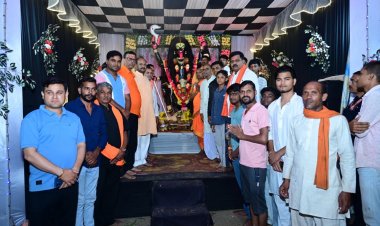 नवरात्रि पर उप मुख्यमंत्री  विजय शर्मा ने पिपरिया में विभिन्न दुर्गा उत्सव समितियों के पंडालों में पहुंचकर की पूजा-अर्चना