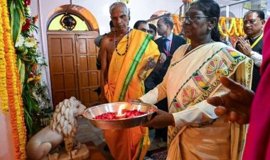 माँ दंतेश्वरी के दरबार पहुंची राष्ट्रपति द्रौपदी मुर्मु, पूजा-अर्चना कर की देश में सुख, शांति और समृद्धि के लिए प्रार्थना