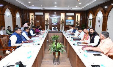  मुख्यमंत्री विष्णु देव साय की अध्यक्षता में आज सिविल लाइन स्थित मुख्यमंत्री निवास में मंत्री परिषद की बैठक