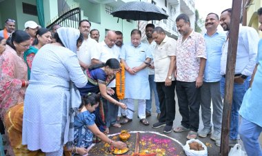 रायपुर दक्षिण विधायक सुनील सोनी ने नगर निगम जोन 6 वार्ड 61 में विभिन्न 5 स्थानो पर विकास शुल्क मद से लगभग 70 लाख रू. के नये विकास कार्यों का भूमिपूजन कर नागरिको को दी शानदार सौगात*
