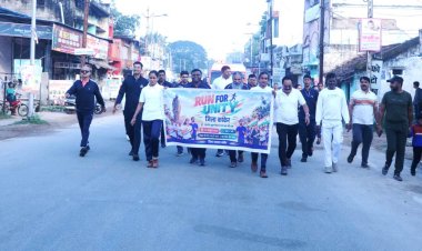 राष्ट्रीय एकता दिवस पर जनप्रतिनिधियों और अधिकारियों ने लगाई दौड़ सांसद एवं विधायक ने हरी झण्डी दिखाकर किया रवाना
