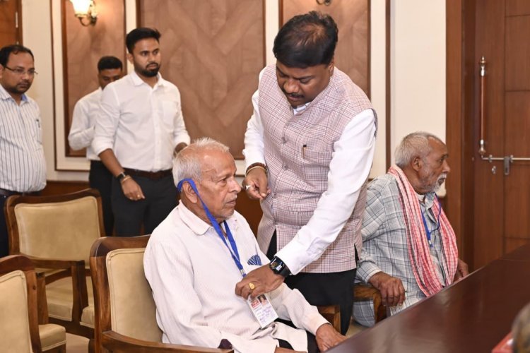 केदार कश्यप के परिवहन विभाग ने रचा विश्व कीर्तिमान, वरिष्ठजनों की सेवा को मिली वैश्विक पहचान