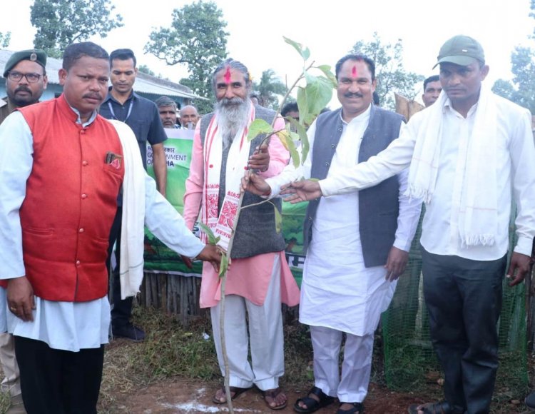 ‘एक पेड़ मां के नाम’ अभियान के तहत सांसद, विधायक और कलेक्टर ने किया पौधरोपण, दिया पर्यावरण संरक्षण का संदेश