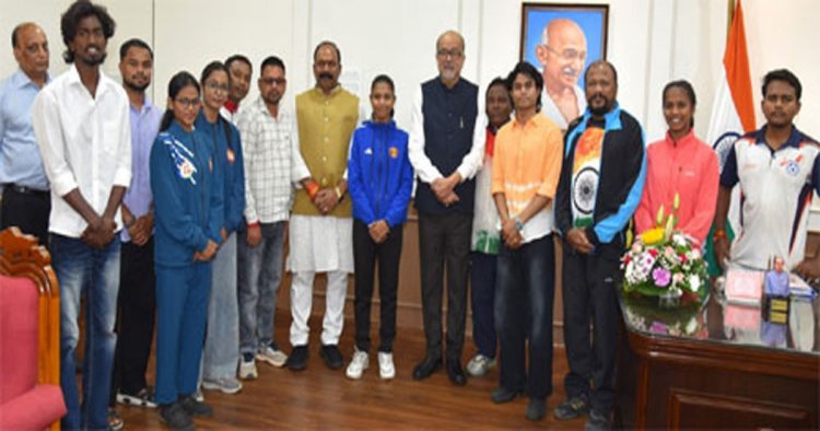 राज्यपाल डेका से प्रदेश के उत्कृष्ट खिलाडिय़ों ने की सौजन्य भेंट