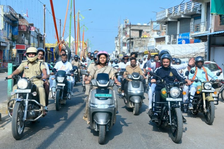 महिला एवं बाल विकास मंत्री लक्ष्मी राजवाड़े और स्वास्थ्य मंत्री श्याम बिहारी जायसवाल बाइक रैली में हुए शामिल