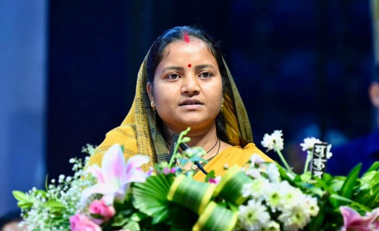  पीएमजीएसवाई की बदहाल सड़कों पर मंत्री श्रीमती लक्ष्मी राजवाड़े सख्त