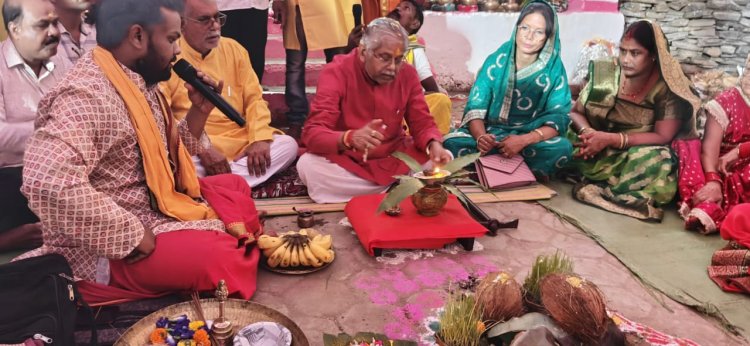 ग्राम कनेरी को मिली 10 लाख की विकास सौगात: पूर्व विधानसभा अध्यक्ष धरमलाल कौशिक ने चंडी माता मंदिर और नवधा रामायण स्थल में शेड निर्माण के लिए किया भूमिपूजन
