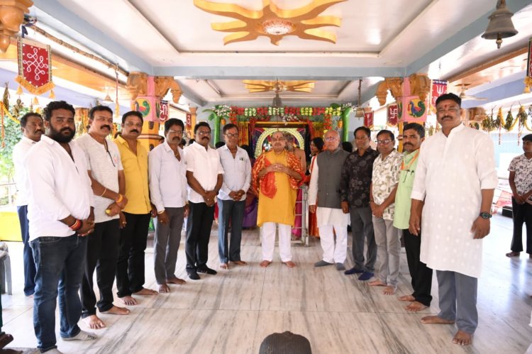सोलहपुरी माता के दरबार में विधायक पुरन्दर मिश्रा ने की पूजा-अर्चना, प्रदेशवासियों की सुख-समृद्धि की कामना