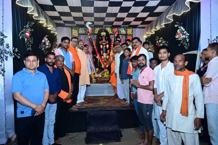 नवरात्रि पर उप मुख्यमंत्री  विजय शर्मा ने पिपरिया में विभिन्न दुर्गा उत्सव समितियों के पंडालों में पहुंचकर की पूजा-अर्चना