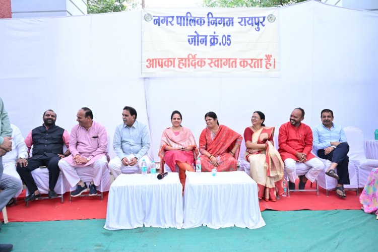 विधायक राजेश मूणत और महापौर मीनल चौबेच ने ठाकुर प्यारेलाल सिंह वार्ड अंतर्गत अनुपम गार्डन के समीप जोन 5 क्षेत्र में एसएस रेलिंग लगाने 2 डी पेंटिंग, पेवर लगाने नाली मरम्मत निर्माण शीघ्र करवाने 34 लाख की लागत से नये सौंदर्गीकरण कार्य का भूमिपूजन