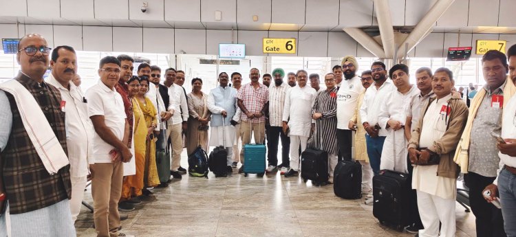 वोट बचाओ, देश बचाओ रैली में शामिल होने छत्तीसगढ़ से हजारों कांग्रेसी दिल्ली रवाना